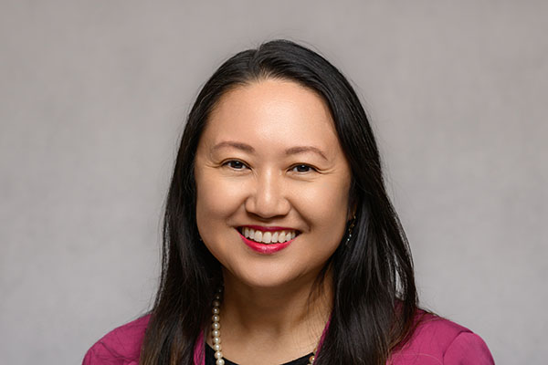 Claire Lazaro headshot